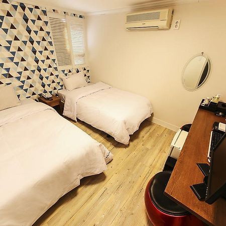 In Seoul Sinchon Goguma Hotel Bagian luar foto