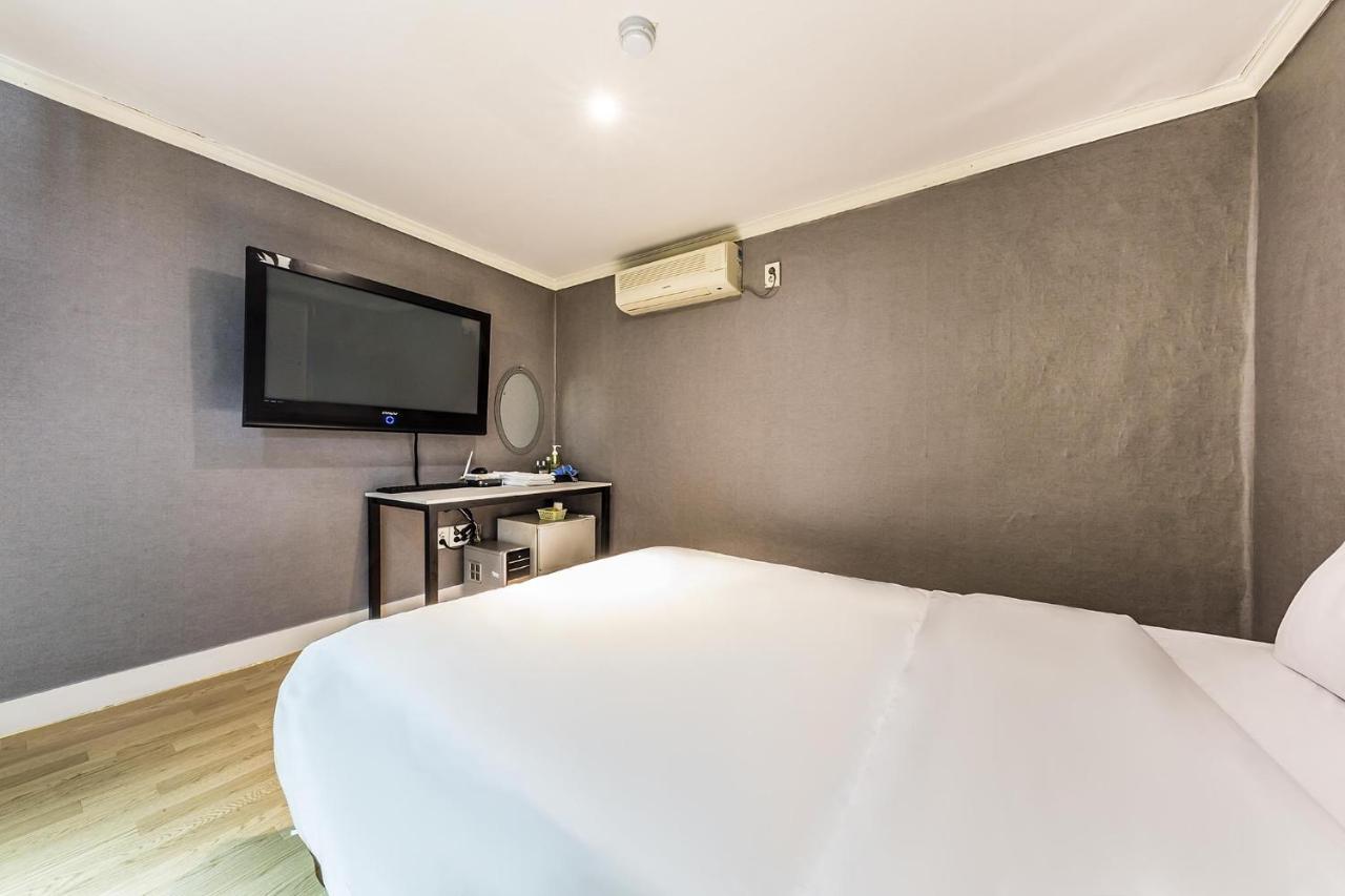 In Seoul Sinchon Goguma Hotel Bagian luar foto
