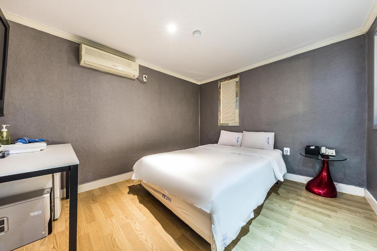 In Seoul Sinchon Goguma Hotel Bagian luar foto